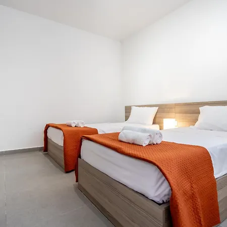 Bright & Airy 2 Bedroom In Ibragg Lägenhet *