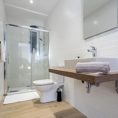 Bright & Airy 2 Bedroom In Ibragg