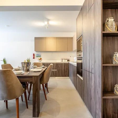 Bright & Airy 2 Bedroom In Ibragg Lägenhet *