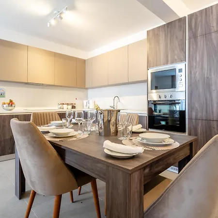 Bright & Airy 2 Bedroom In Ibragg *